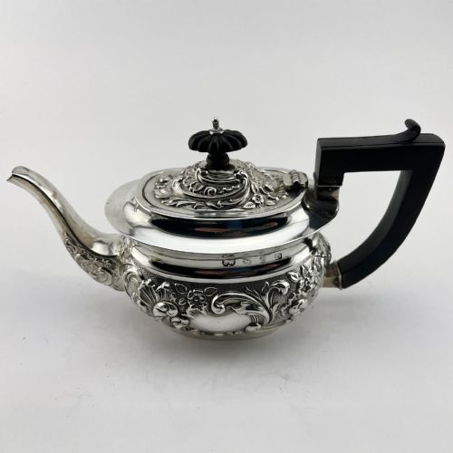 PRETTY STERLING SILVER LATE VICTORIAN THREE PIECE BACHELOR TEA SET - ADDITIONAL PHOTO 1