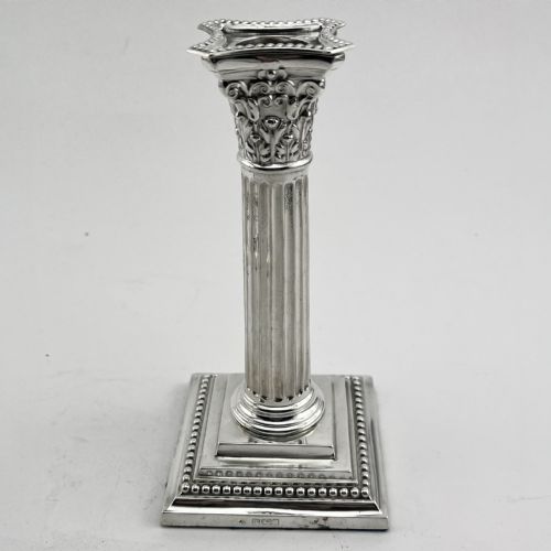 PAIR OF EDWARDIAN STERLING SILVER CANDLESTICKS IN CORINTHIAN STYLE - ADDITIONAL PHOTO 5