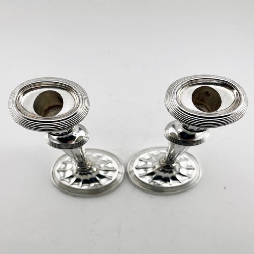 ATTRACTIVE PAIR OF LATE VICTORIAN STERLING SILVER CANDLESTICKS - ADDITIONAL PHOTO 1