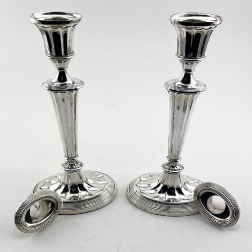 ATTRACTIVE PAIR OF LATE VICTORIAN STERLING SILVER CANDLESTICKS - ADDITIONAL PHOTO 2
