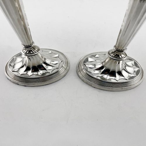 ATTRACTIVE PAIR OF LATE VICTORIAN STERLING SILVER CANDLESTICKS - ADDITIONAL PHOTO 3