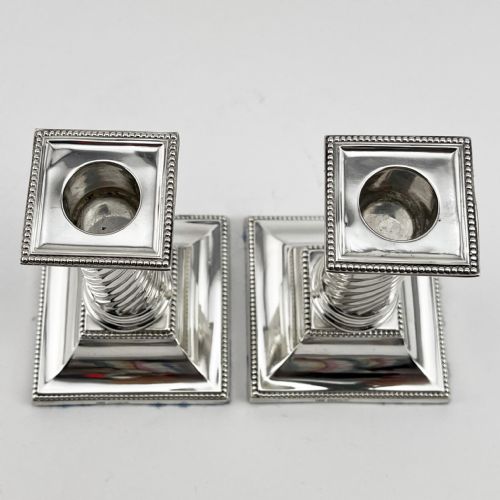 PAIR OF EDWARDIAN STERLING SILVER CANDLESTICKS - ADDITIONAL PHOTO 1