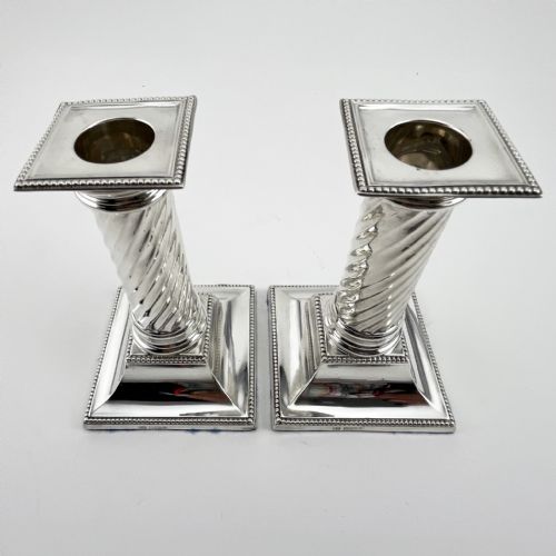 PAIR OF EDWARDIAN STERLING SILVER CANDLESTICKS - ADDITIONAL PHOTO 3