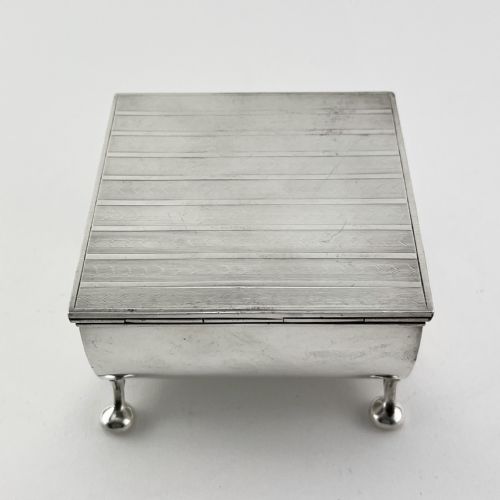 SQUARE STERLING SILVER TRINKET BOX WITH ENGINE TURNED PATTERNED HINGED LID - ADDITIONAL PHOTO 3