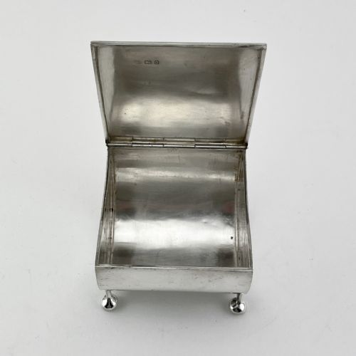 SQUARE STERLING SILVER TRINKET BOX WITH ENGINE TURNED PATTERNED HINGED LID - ADDITIONAL PHOTO 4