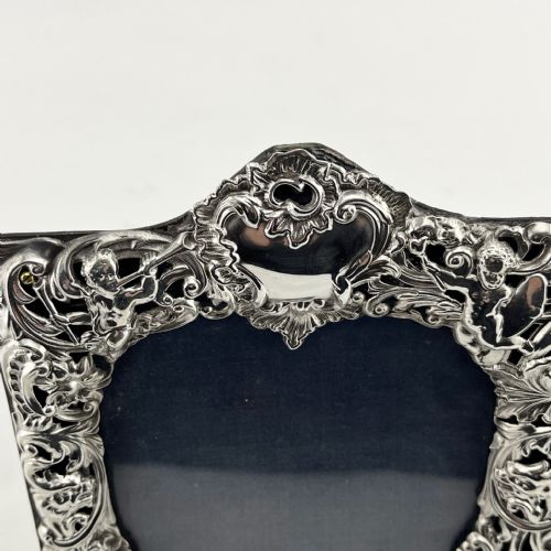 LATE VICTORIAN WILLIAM COMYNS STERLING SILVER PHOTO FRAME - ADDITIONAL PHOTO 3