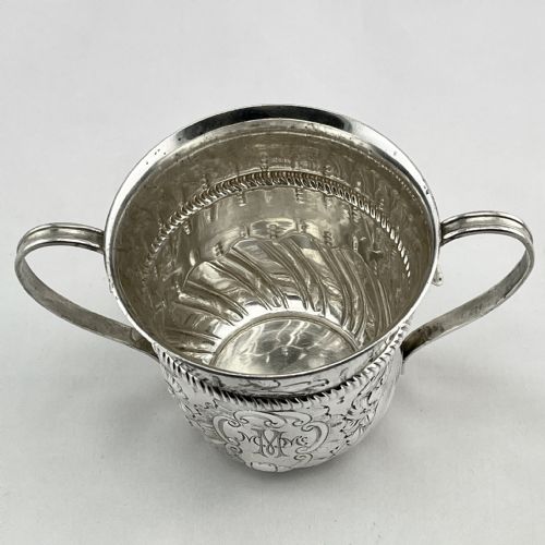 GEORGIAN STYLE EDWARDIAN STERLING SILVER PORRINGER OR CHRISTENING CUP - ADDITIONAL PHOTO 1