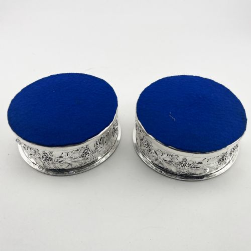 PAIR OF DECORATIVE VICTORIAN SILVER PLATED WINE COASTERS - ADDITIONAL PHOTO 4