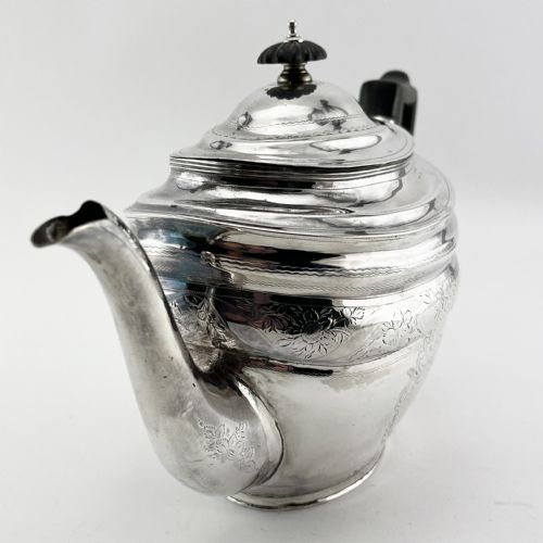 ELEGANT GEORGIAN STERLING SILVER TEAPOT - ADDITIONAL PHOTO 3
