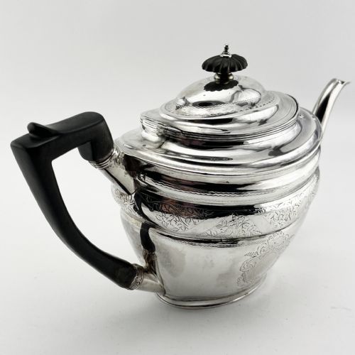 ELEGANT GEORGIAN STERLING SILVER TEAPOT - ADDITIONAL PHOTO 4