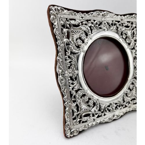 EDWARDIAN STERLING SILVER PHOTO FRAME WITH ROUND WINDOW - ADDITIONAL PHOTO 2