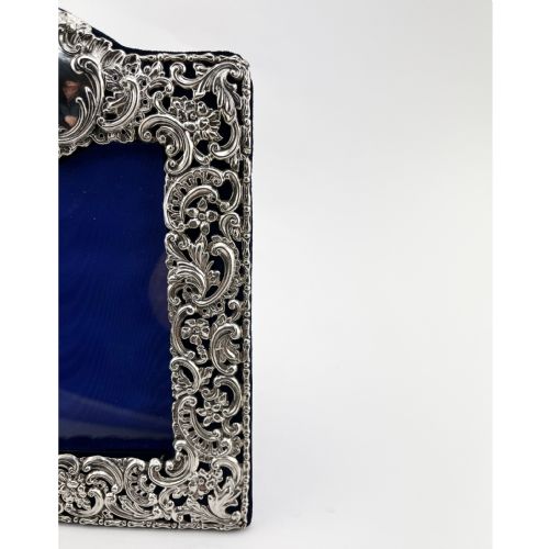 IMPRESSIVE LATE VICTORIAN STERLING SILVER PHOTO FRAME - ADDITIONAL PHOTO 1