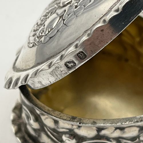 VICTORIAN STERLING SILVER RING OR TRINKET BOX - ADDITIONAL PHOTO 4