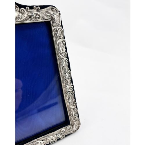EDWARDIAN STERLING SILVER PHOTO FRAME WITH BLUE VELVET BACK - ADDITIONAL PHOTO 1