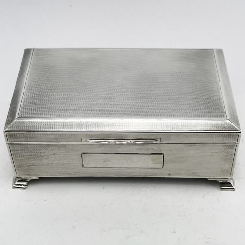 engine turned sterling silver trinket or cigarette box - CATEGORY: ANTIQUE SILVER - DATED 1940