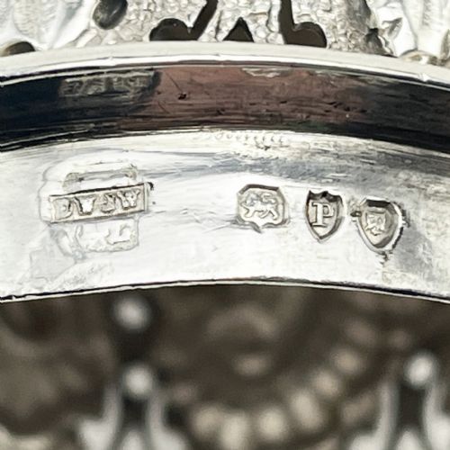 IMPRESSIVE VICTORIAN STERLING SILVER SUGAR CASTER - ADDITIONAL PHOTO 5