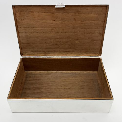 SILVER PLATED BOX DEPICTING A HUNTING SCENE ON THE LID - ADDITIONAL PHOTO 2
