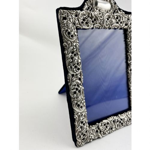 LATE VICTORIAN WALKER HALL STERLING SILVER PHOTO FRAME - ADDITIONAL PHOTO 2