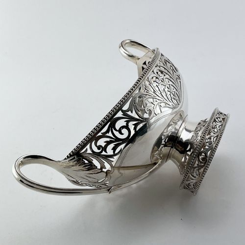 PAIR OF THOMAS BRADBURY SILVER PLATED DISHES WITH REEDED HANDLES - ADDITIONAL PHOTO 5