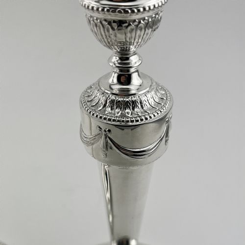 PAIR OF GEORGIAN STYLE VICTORIAN SILVER PLATED CANDLESTICKS - ADDITIONAL PHOTO 2