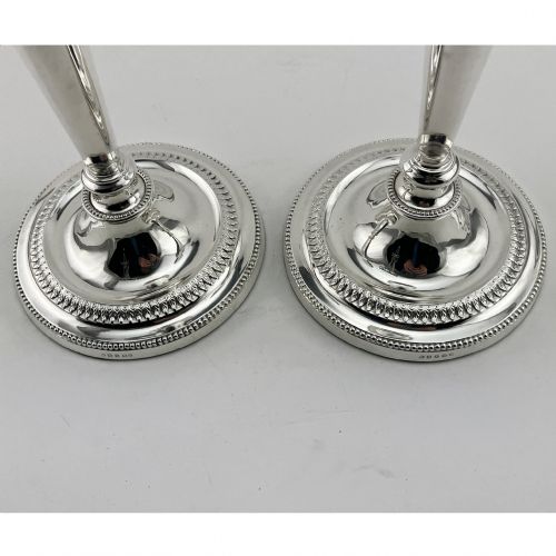 PAIR OF GEORGIAN STYLE VICTORIAN SILVER PLATED CANDLESTICKS - ADDITIONAL PHOTO 3