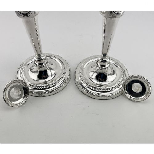 PAIR OF GEORGIAN STYLE VICTORIAN SILVER PLATED CANDLESTICKS - ADDITIONAL PHOTO 4