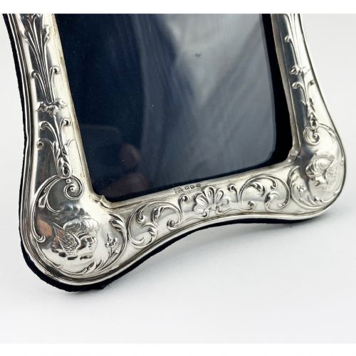VICTORIAN STERLING SILVER PHOTO FRAME EMBOSSED WITH REYNOLDS ANGELS - ADDITIONAL PHOTO 4