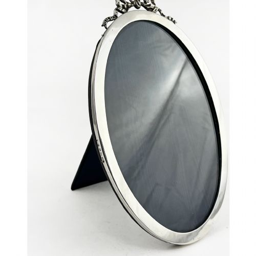 ELEGANT OVAL STERLING SILVER PHOTO FRAME WITH PLAIN BORDER - ADDITIONAL PHOTO 2