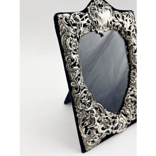 DECORATIVE WILLIAM COMYNS VICTORIAN STERLING SILVER PHOTO FRAME - ADDITIONAL PHOTO 2