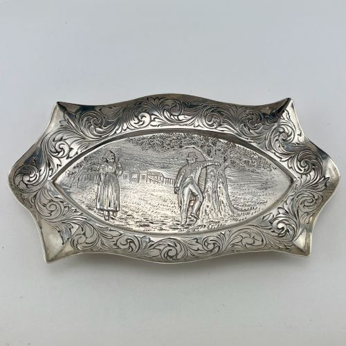 PAIR OF VICTORIAN WILLIAM COMYNS STERLING SILVER DISHES - ADDITIONAL PHOTO 1