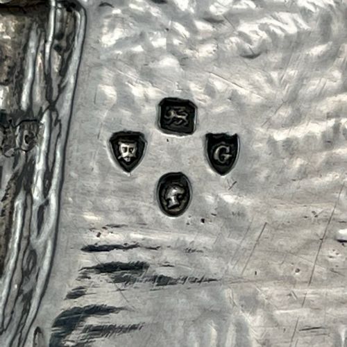 PAIR OF VICTORIAN WILLIAM COMYNS STERLING SILVER DISHES - ADDITIONAL PHOTO 4