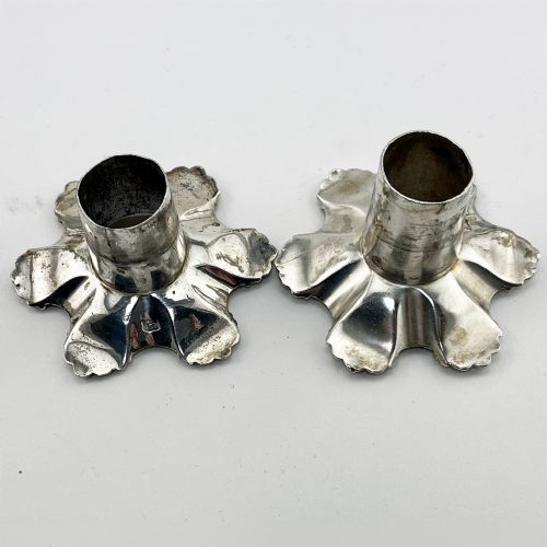 IMPRESSIVE PAIR OF LATE GEORGE II CANDLESTICKS BY JOHN CAFE - ADDITIONAL PHOTO 7