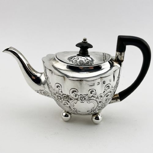 PRETTY LATE VICTORIAN STERLING SILVER BACHELOR TEAPOT