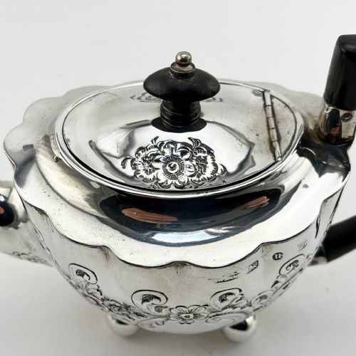 PRETTY LATE VICTORIAN STERLING SILVER BACHELOR TEAPOT - ADDITIONAL PHOTO 1