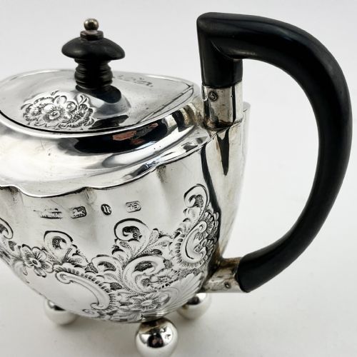 PRETTY LATE VICTORIAN STERLING SILVER BACHELOR TEAPOT - ADDITIONAL PHOTO 4
