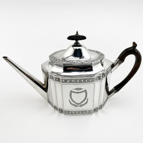 ROBERT HENNELL GEORGIAN STERLING SILVER TEAPOT