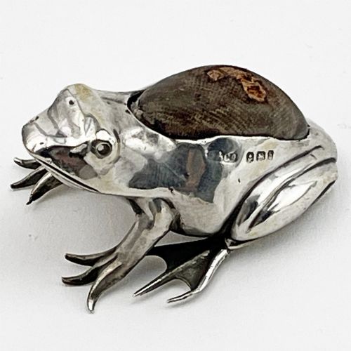 UNUSUAL EDWARDIAN STERLING SILVER FROG PIN CUSHION