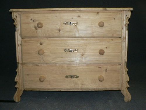 Antique Pine Chest of Drawers