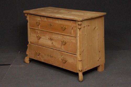 Antique Pine Chest of Drawers
