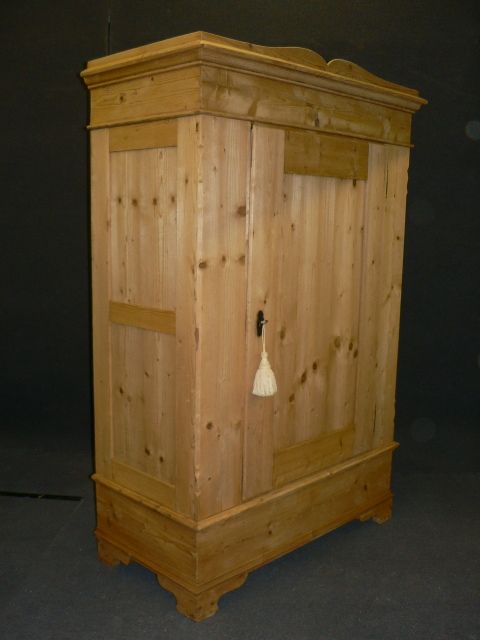 Antique Pine Wardrobe (Dismantles)