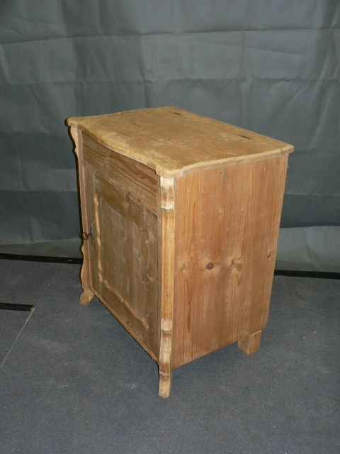 Small Antique Pine Washstand with Lift Up Top.