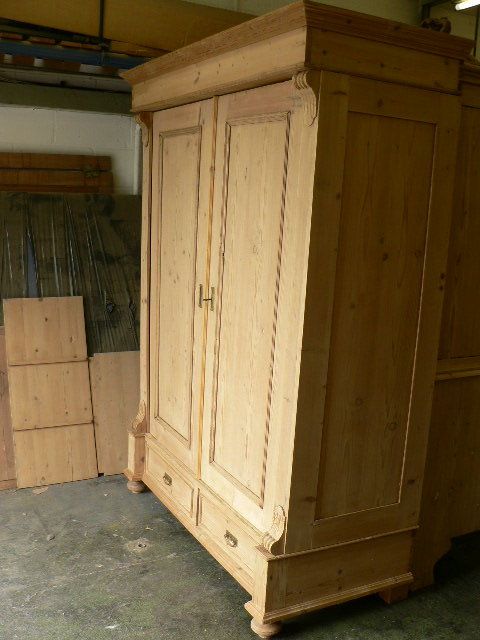 Large Antique Pine Wardrobe (Dismantles)