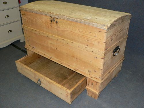 Old Rustic Pine Mule Chest