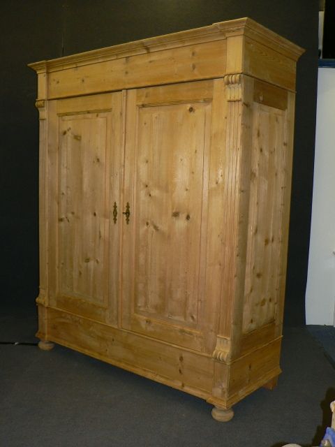 Large Antique Pine Wardrobe (Dismantles)