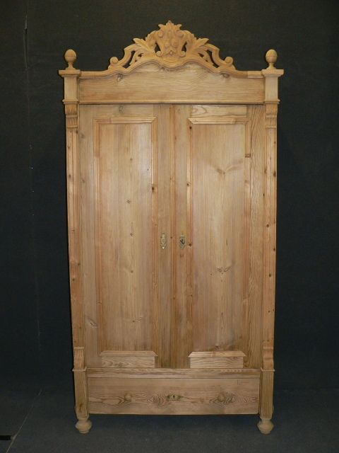 Antique Pine Wardrobe/cupboard.