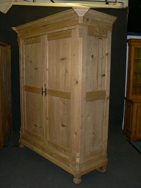 Large Antique Pine Wardrobe (Dismantles)