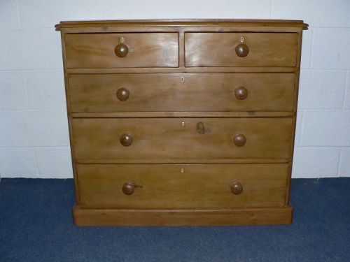 Large Victorian Pine Chest of Drawers.