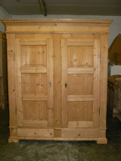 Antique Pine Wardrobe. Dismantles.