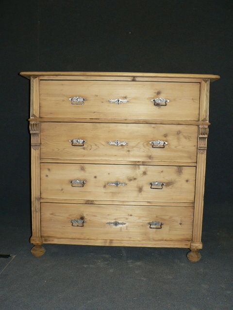 Large Antique Pine Chest of Drawers.