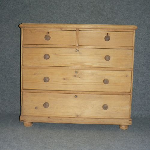 Large Victorian Pine Chest of Drawers.